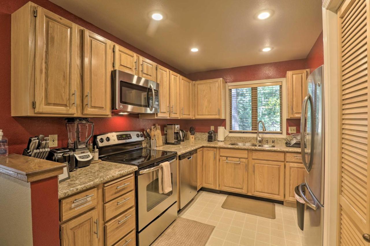Corner-Unit Condo With Grill Walk To Lake Tahoe! 斜坡村 外观 照片