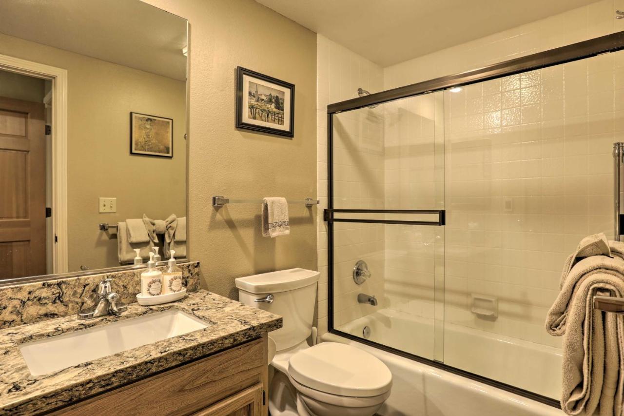 Corner-Unit Condo With Grill Walk To Lake Tahoe! 斜坡村 外观 照片