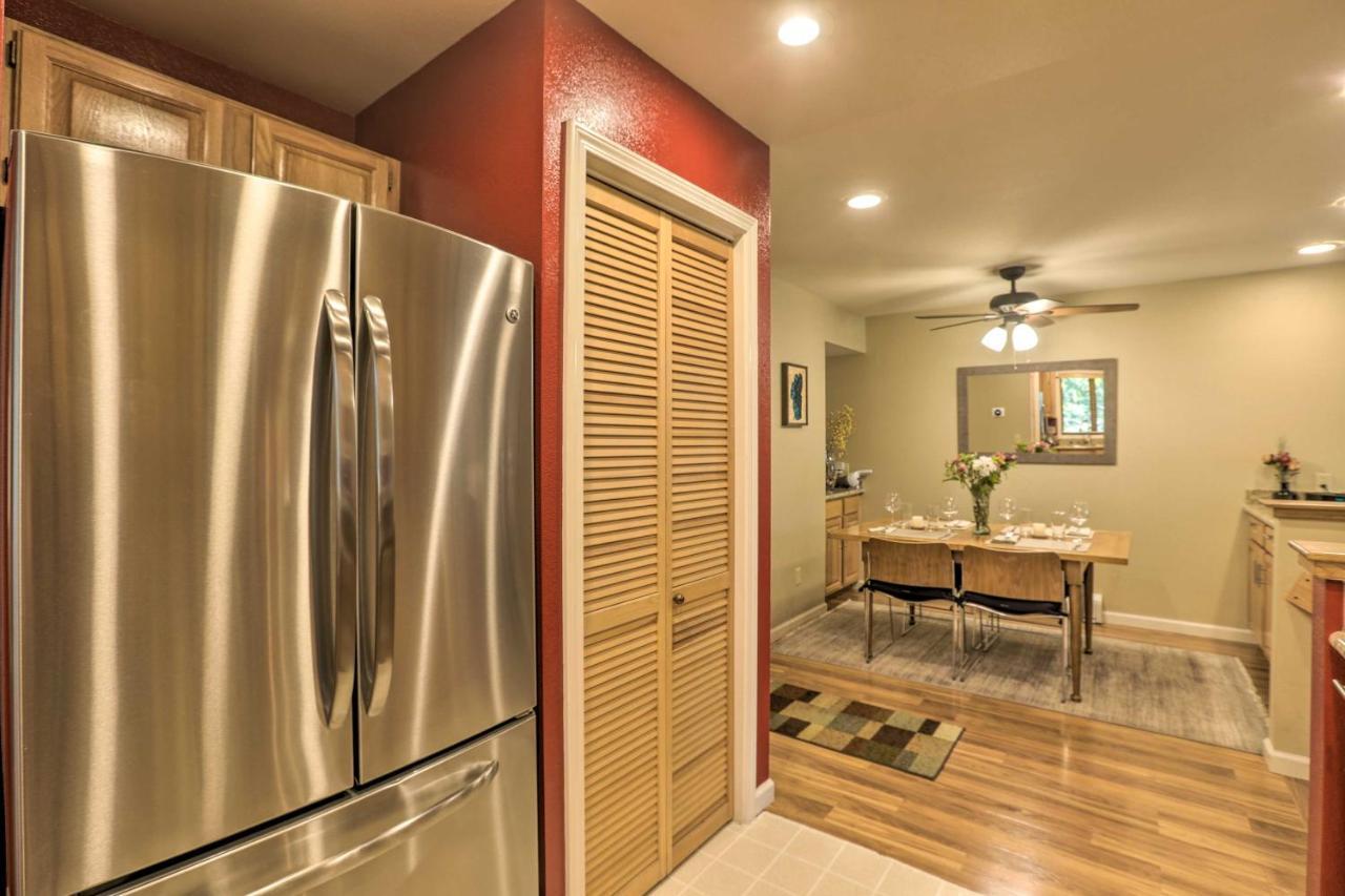 Corner-Unit Condo With Grill Walk To Lake Tahoe! 斜坡村 外观 照片